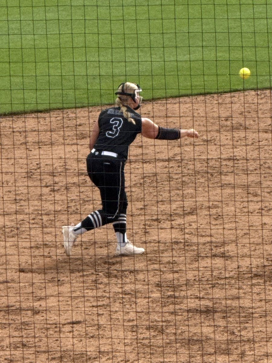 That’s a wrap to part 1 of camp for <a href="/claraliedke2028/">Clara Liedke</a> and I. Short break then we start pitching. Great camp. <a href="/UKsoftball/">Kentucky Softball</a> <a href="/TNMojoCarter/">TNMojoCarter</a>