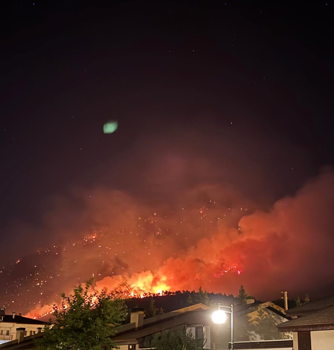 Sıra Denizli'ye de geldi maalesef. 

Cankurtaran Mahallesi can kurtaracak müdahale bekliyor. Canımız yanıyor. 

Honaz Dağı yanıyor #denizliyanıyor