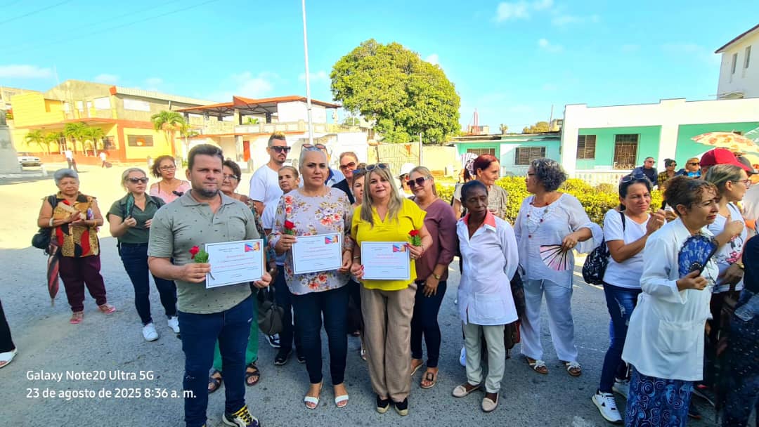 Subdirector General de Salud Las Tunas (@subgeneraltunas) on Twitter photo ⚕️🩺Reconocimiento a la <a href="/dgslastunas/">Dirección General de Salud Las Tunas</a> por su destacada participación y aporte a la reparación de la sede de la FMC en Puerto Padre #LasTunas
‼️Muchas Gracias ‼️ #MujeresEnRevolución ⚕️🩺Reconocimiento a la <a href="/dgslastunas/">Dirección General de Salud Las Tunas</a> por su destacada participación y aporte a la reparación de la sede de la FMC en Puerto Padre #LasTunas
‼️Muchas Gracias ‼️ #MujeresEnRevolución