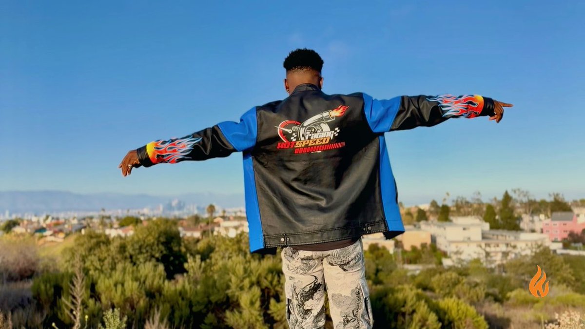 Kraybeatz's tweet photo. 🌍 From Naija to LA 🌴
SHOW ME (Official Video) OUT NOW! 🎥✨

Watch, vibe &amp; drop your feels ❤️🔥
👉 https://t.co/UNIb7F9jQz

#ShowMe #Kraybeatz #Afropop #newmusic #afrovibes #NowPlaying https://t.co/lbjW5iCfO1