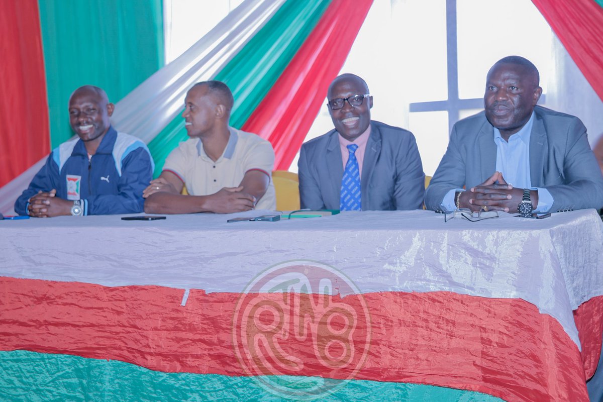 RTNBurundi's tweet photo. #Burundi: La Fédération burundaise de karaté #FEBUKA a organisé ce samedi 23 août 2025, un grand championnat national de Karaté à l’ @UPGBurundi. Plus de 220 karatékas issus d’une quinzaine de clubs et venus des cinq provinces du pays ont pris part à cette compétition. L’événement a pour objectif principal d’évaluer le niveau technique des athlètes burundais, de préparer la sélection nationale et de promouvoir le karaté comme discipline sportive et éducative.
Une compétition riche et diversifiée
Les participants, garçons et filles, se sont affrontés dans plusieurs catégories d’âge et de poids, allant des « Udis » (moins de 10 ans) aux séniors en pasqant par les cadets et juniors. Les épreuves comprenaient le kata (formes) et le kumite (combat), deux volets essentiels de la discipline.