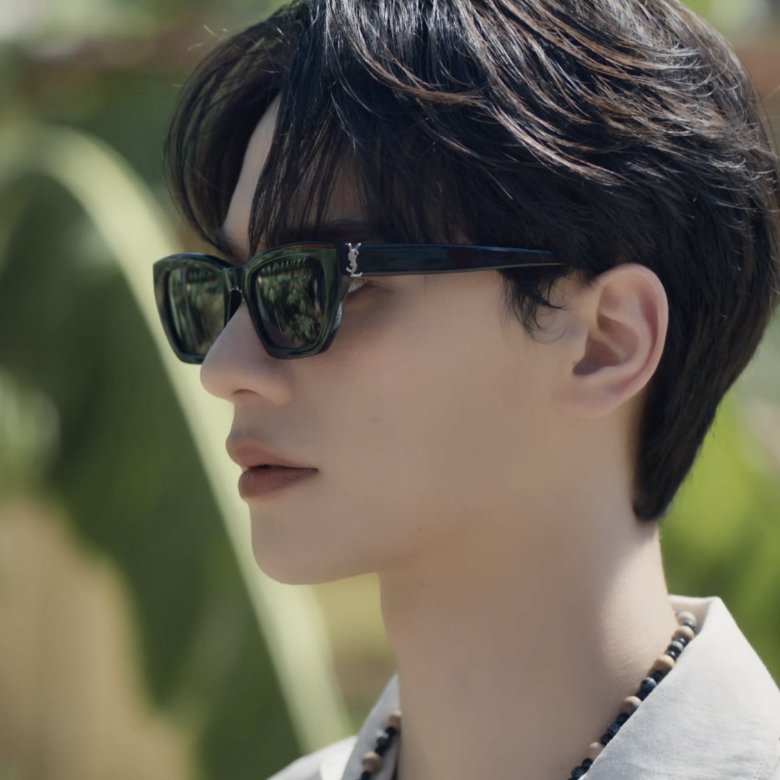 อยากยกพ่อครูกับแว่น ysl เป็นมรดกโลก