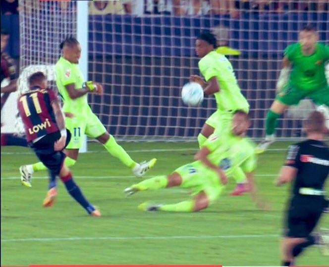 No penalty given 🆚 Penalty given (closed arm)

Imagine believing all this is fair.