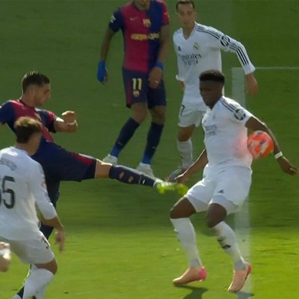 Tyendaa's tweet photo. @TouchlineX This wasn't a pen btw💀 https://t.co/q5khKxVpYK