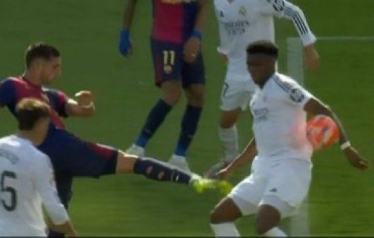Criminal__x's tweet photo. Penalty vs No Penalty 😭 https://t.co/Ep7SFEJBwE