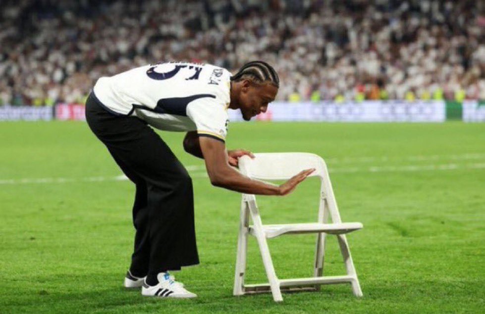 HT and  Barcelona is 2 down... Lemme just sit down and wait for the finish line then I start cooking 🫱🏾‍🫲🏿