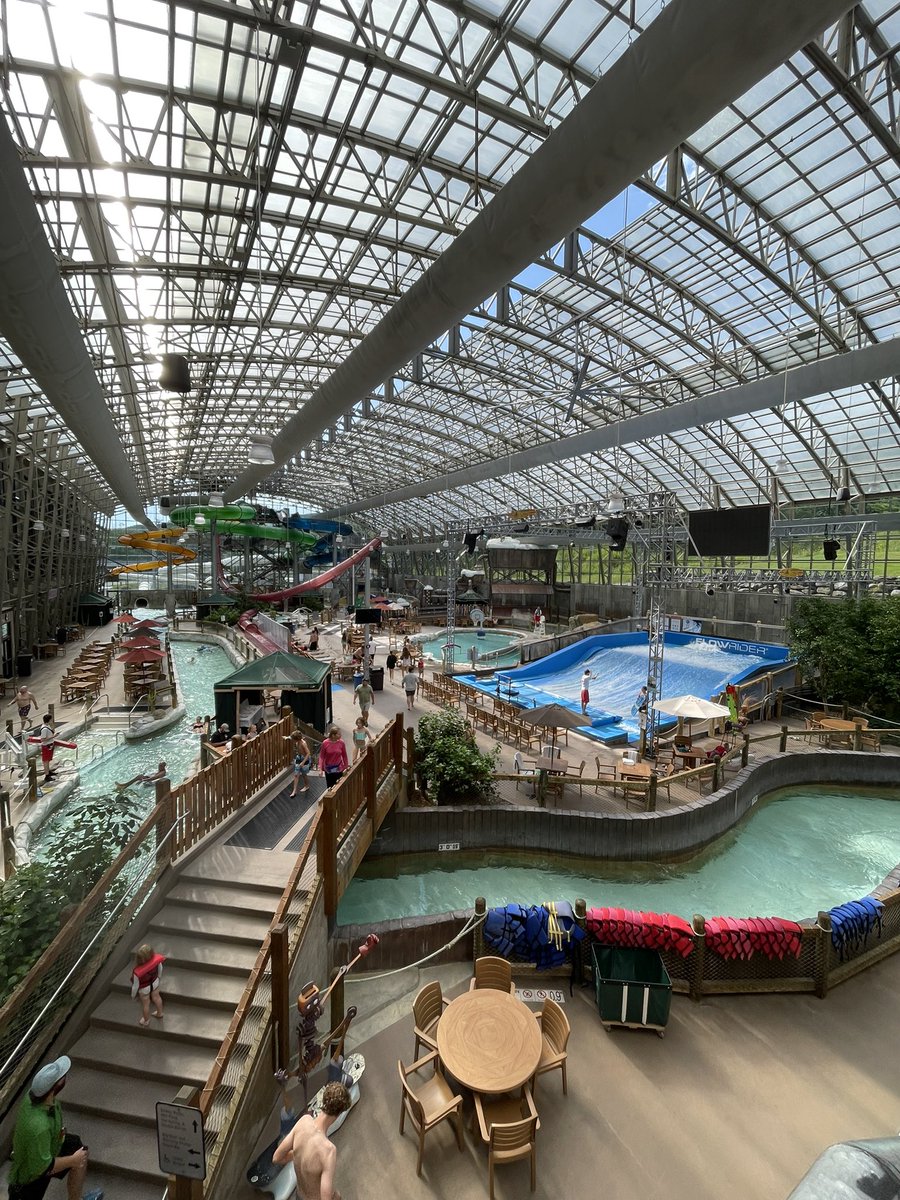 begonias713's tweet image. We had a blast at the Jay Peak water park this morning! @MinglewoodRR #jaypeak #vermont #waterpark