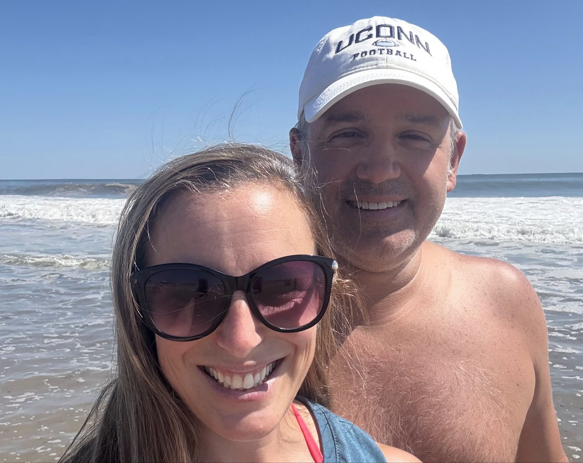 MarcjzHARTFORD's tweet image. We weathered Erin 🌀 at Misquamicut yesterday for our 15th anniversary 💍 and repped the #suddenjuggernaut in style! We are 7 days away!! #HuskiesOverEveryone @UConnFootball 🏈 #BlockC 🏈
