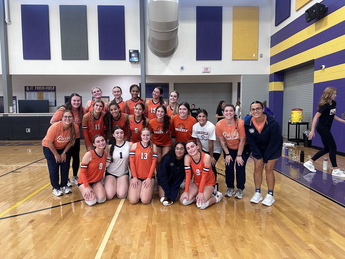 🥈So proud of these girls for fighting and winning the silver bracket for the first time at The Warrior Showcase!! What an amazing way to end the weekend! #playwithpurpose <a href="/Glenn_Athletics/">Glenn Grizzly Athletics</a> <a href="/j_wo24/">Jennifer Womack</a>