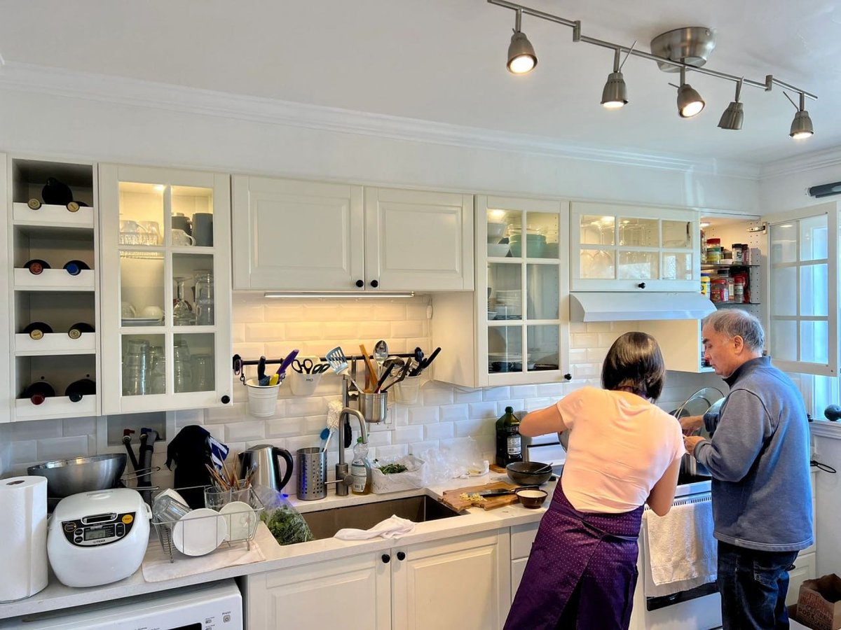 sdk_654654's tweet image. Visiting my aunt’s home today for lunch, and the lovely couple is busy working together on the preparations! Its remind me &apos;Strong teamwork like theirs always brings more joy and love to the family.&apos;🥰