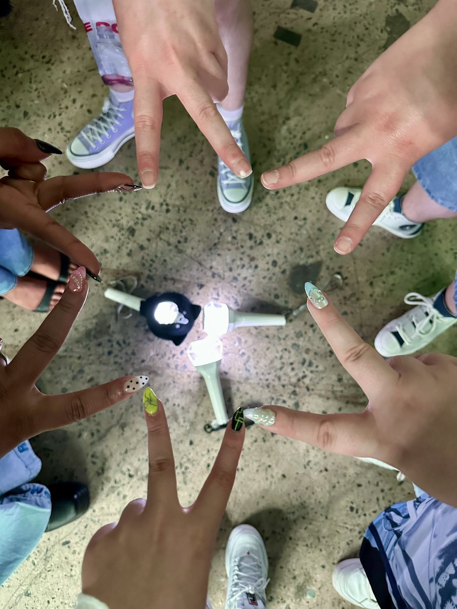 imananyaim's tweet photo. My Do What I Want moment is flying out to Seoul to see Monsta X for the first time, meeting all my Monbebe friends, and making beautiful memories I’ll cherish forever 💜💚✨️

#몬스타엑스 #MONSTAX #MONSTA_X #THEX #DoWhatIWant #DWIW_Moment https://t.co/MLP1mSXJUe