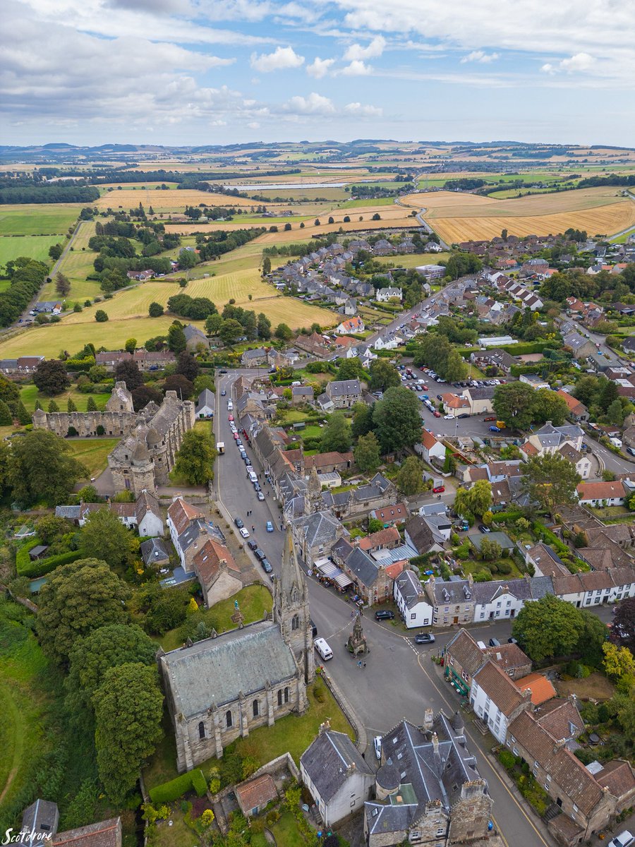 scotdrone's tweet image. Falkland in Fife today 😊 #falkland #fife #lovefife #scotland #visitscotland #scottish #drone #dji #outlander #historic