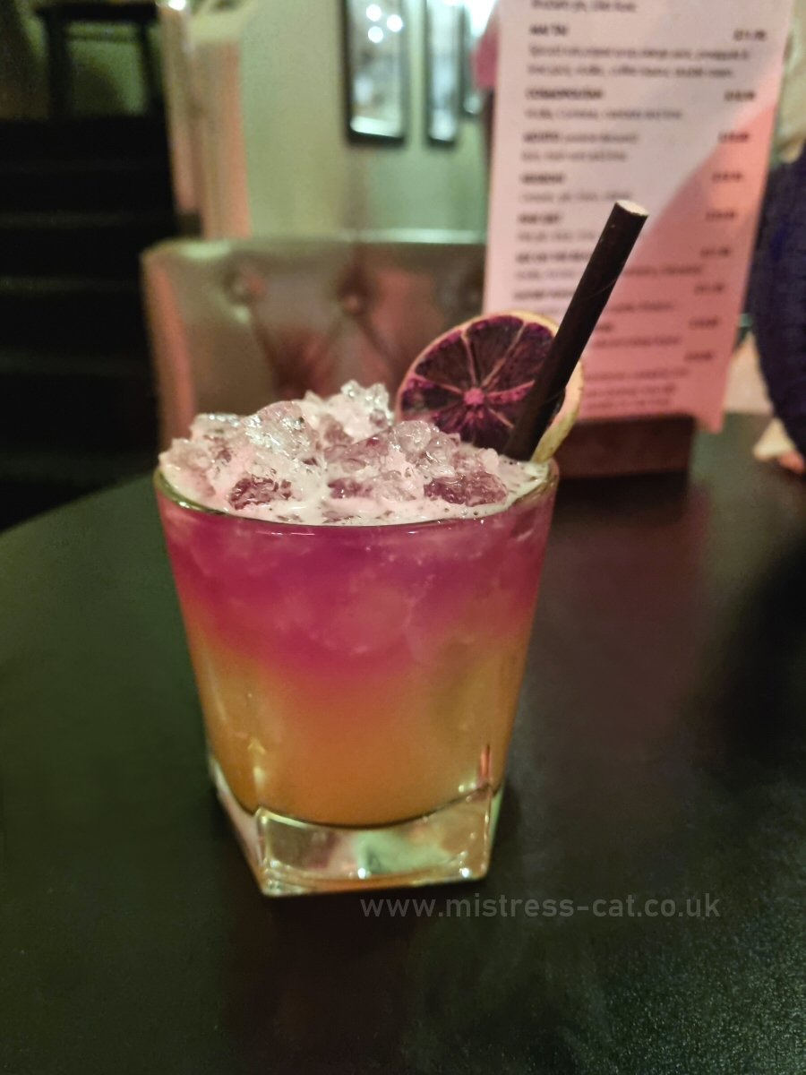 TheMistressCat's tweet photo. Time for a weekend cocktail. https://t.co/t5Kb4A3jwR
#weekendcocktails #timetorelax https://t.co/BE11A6UdC4