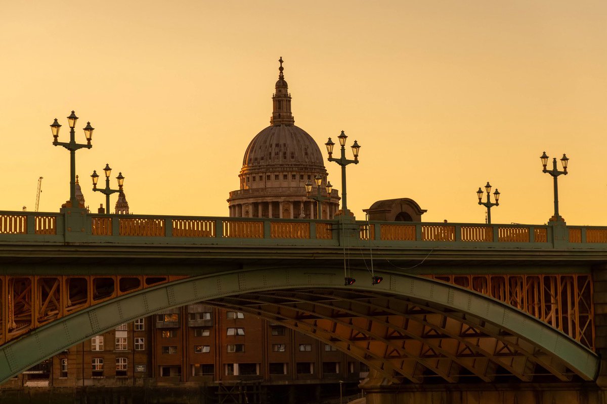 NestExplorers's tweet photo. London at sunset. #London #photography #travelphotography #canonr5 https://t.co/bEYOiuYcjK