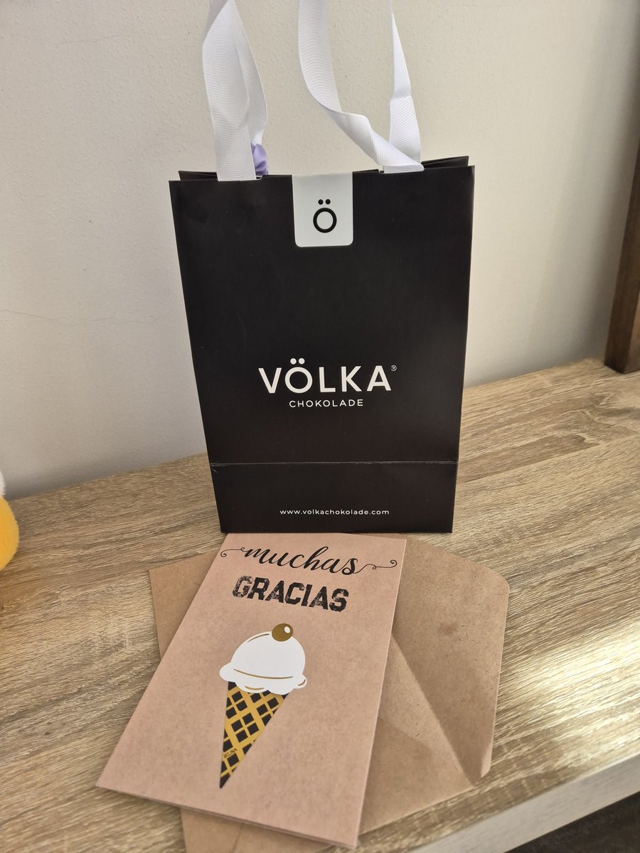 Cuando tienes vecinos con buen gusto...
El vecindario está re lindo !
Celebración de 50 años del vecino y piden disculpas por cualquier ruido molesto, sino, que estamos cordialmente invitados