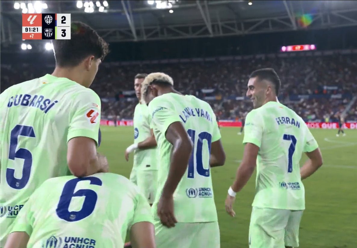 oficialsincerao's tweet photo. Calma que o pacto do papai Flick segue vivo para a temporada 25/26.

O Barcelona segue fazendo viradas absurdas! https://t.co/yAjxW6ud7Z