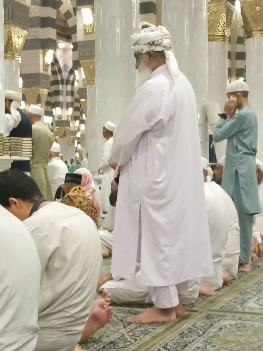 سپیسزمیں بیٹھ کرقائدجمیعت کےبیانیےکواپنےذہنی گندسےآلودہ کر کےعام کارکن کےسامنےپیش کرناکھلی بد دیانتی ،قائد جمیعت کابیانیہ سمجھنےکوبلبل کادماغ چاہئیے،یہاں حالات یہ کہ علماءاسلام کےنام پہ سپیس بناکرعلماء کی تضحیک کی جاتی بندروں ھاتھ ماچس آئی ہوئی،اور ترغیب دینےوالوں کےبھی صدقےجائیے