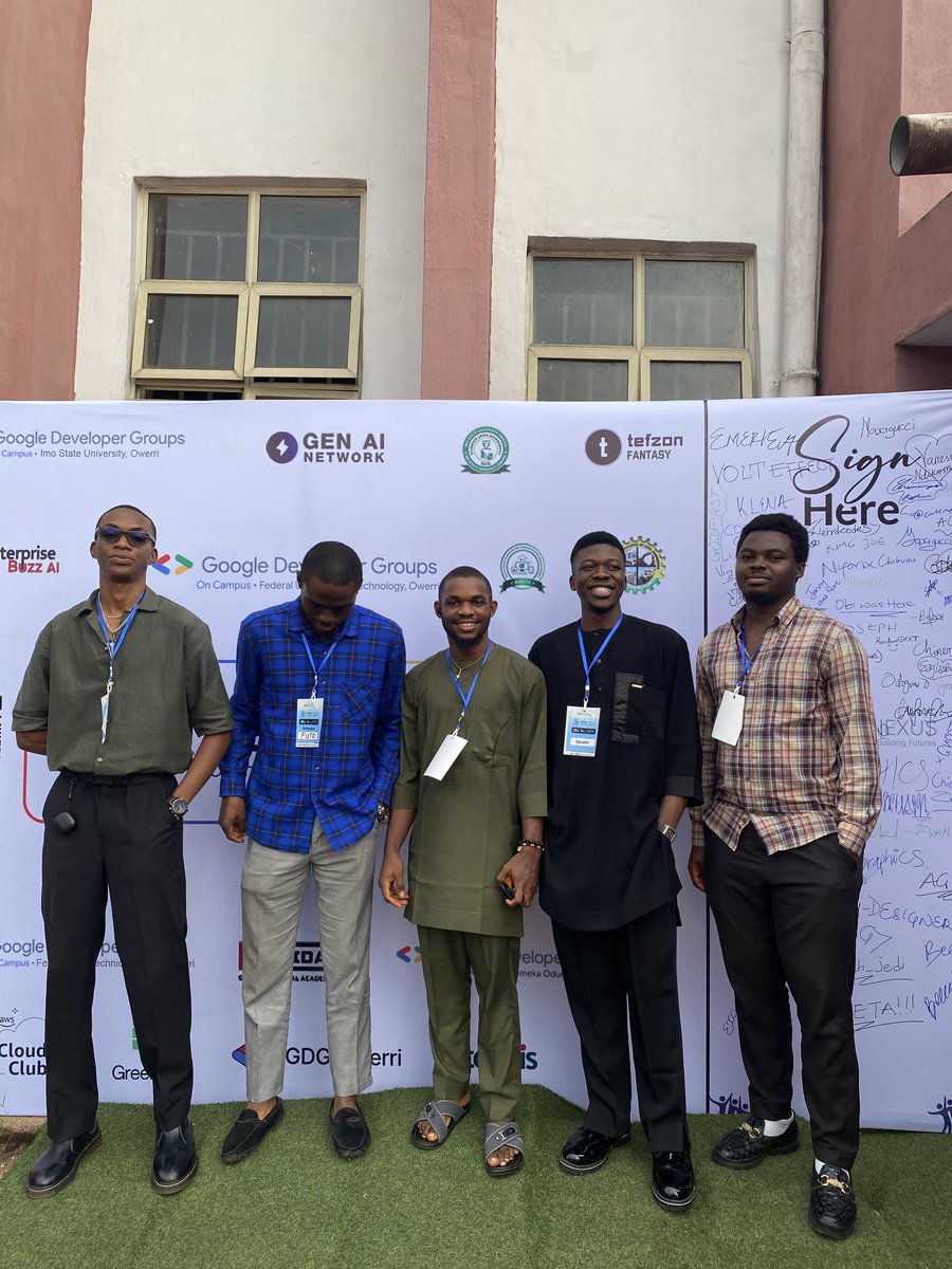 spydaexe's tweet photo. The Hiatus is finally over, Spydanwa is back on X!(nobody asked).
Went for the TechNexus Event at Owerri today and realized that i really need to be more active on my various SM handles. Also, starting a brand with my best Mates, I modeled some samples today; lovely feedback🤓. https://t.co/yZlsZ2jtn7