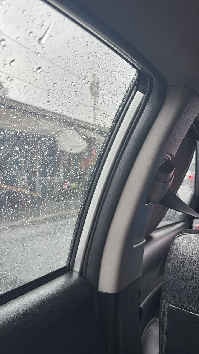 meeitany's tweet photo. empiecen a rezar para que deje de llover 🗣️😩

#ATEEZ #에이티즈 #In_Your_Fantasy #In_Your_Fantasy_Mexico #ATEEZ_en_Mexico https://t.co/iyyT3BQ3qV