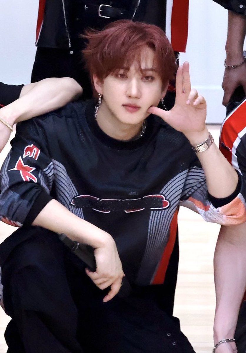 im seeing more pics of bimie w red hair and  oh this one look might be one of the best looks ever hes so handsome