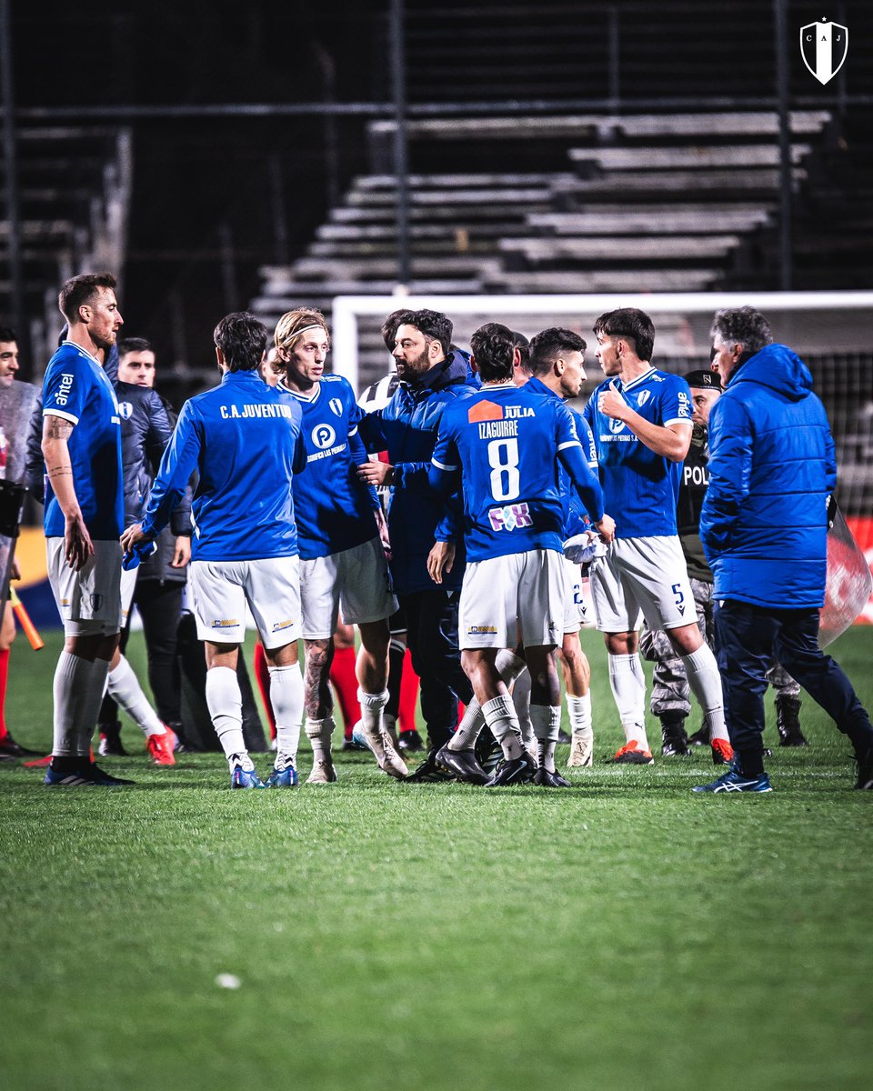 Nosotros. 𝗦𝗶𝗲𝗺𝗽𝗿𝗲.