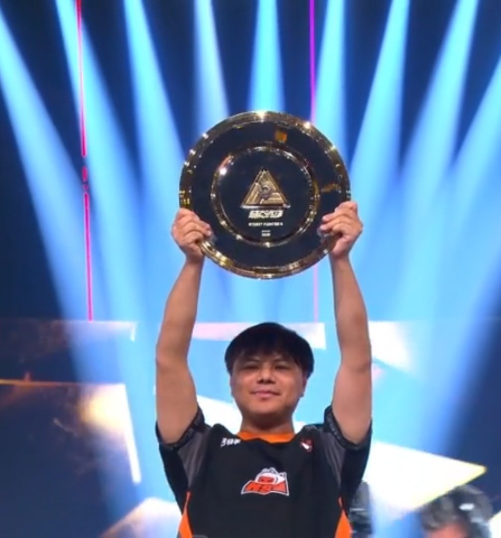 SNK player, with SNK character, wins SF6 lmaoooooo

My man <a href="/Xiaohai_/">曾卓君</a> !!!