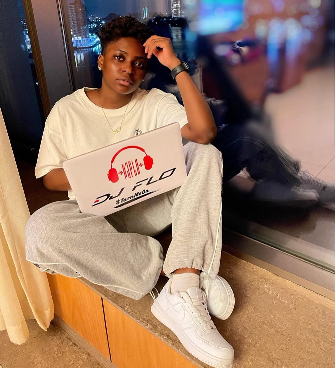 JIdaIKO's tweet photo. Let's appreciate DJ Flo tonight 😭👏🔥
#BBNaija ✍️ https://t.co/KgVJOdnlLa