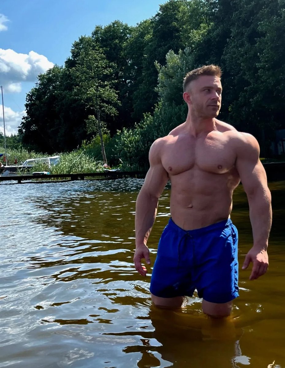 I see how white men were able to colonize their land 🤤