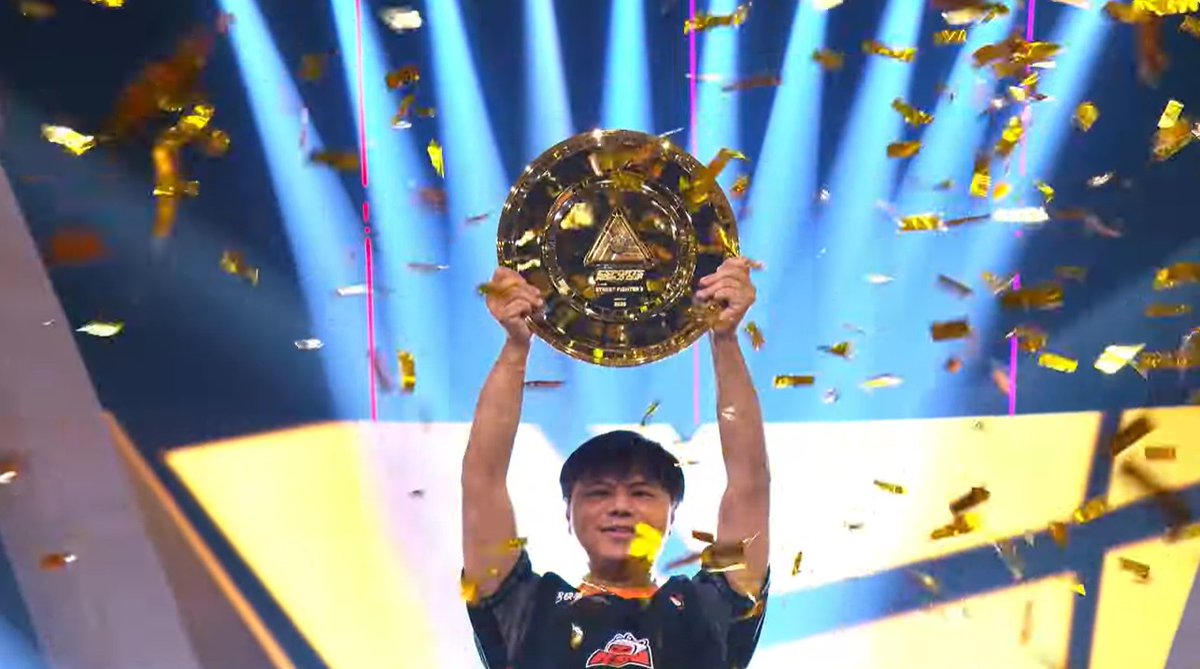 shirauzutaisa's tweet image. #EWC2025 SF6（Street Fighter 6） 
by @EWC_AR/@EWC_EN/@EWC_Extra 
1.@Xiaohai_ 
2.@DerekBlaz11 
3.@leshar15 
4.@FGC_Angrybird 
5.@EndingWalker 
5.@GO13151 
5.@yhcmochi82 
5.@TheFuudo