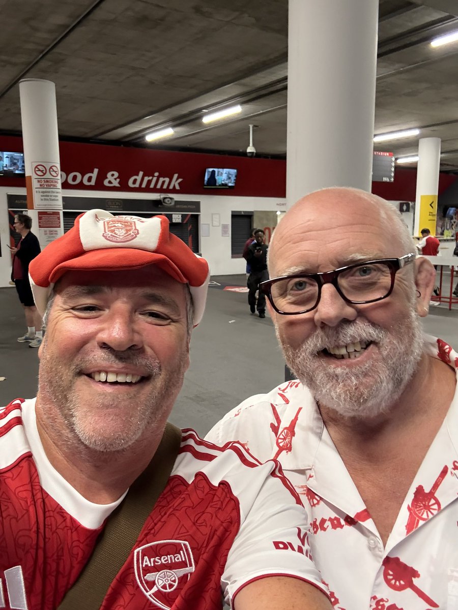 goonermatt's tweet photo. @GoonerHillsy nice meeting you today. Thanks for the photo. Come on you Reds! https://t.co/m8EE1ep99z
