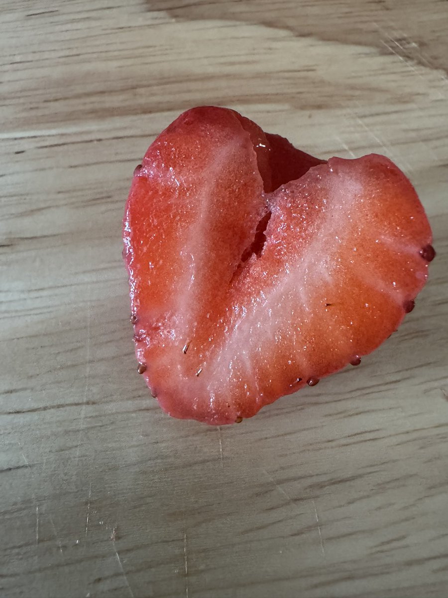 Lorraine Grover (She/her) 🧡💜 tweet media