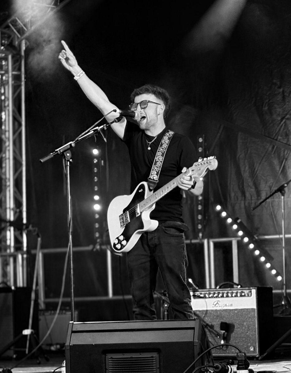 IanRoberts113's tweet photo. Fantastic set from @TherosadocsUK at Come Together Festival last night. If only it were longer. I’d have swapped them with Kings of Leon me! https://t.co/g5nrRcZIlF