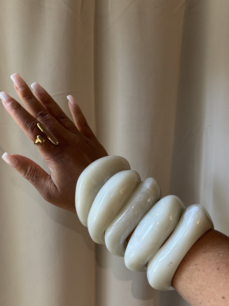 Wearable sculptures &gt;&gt;&gt;