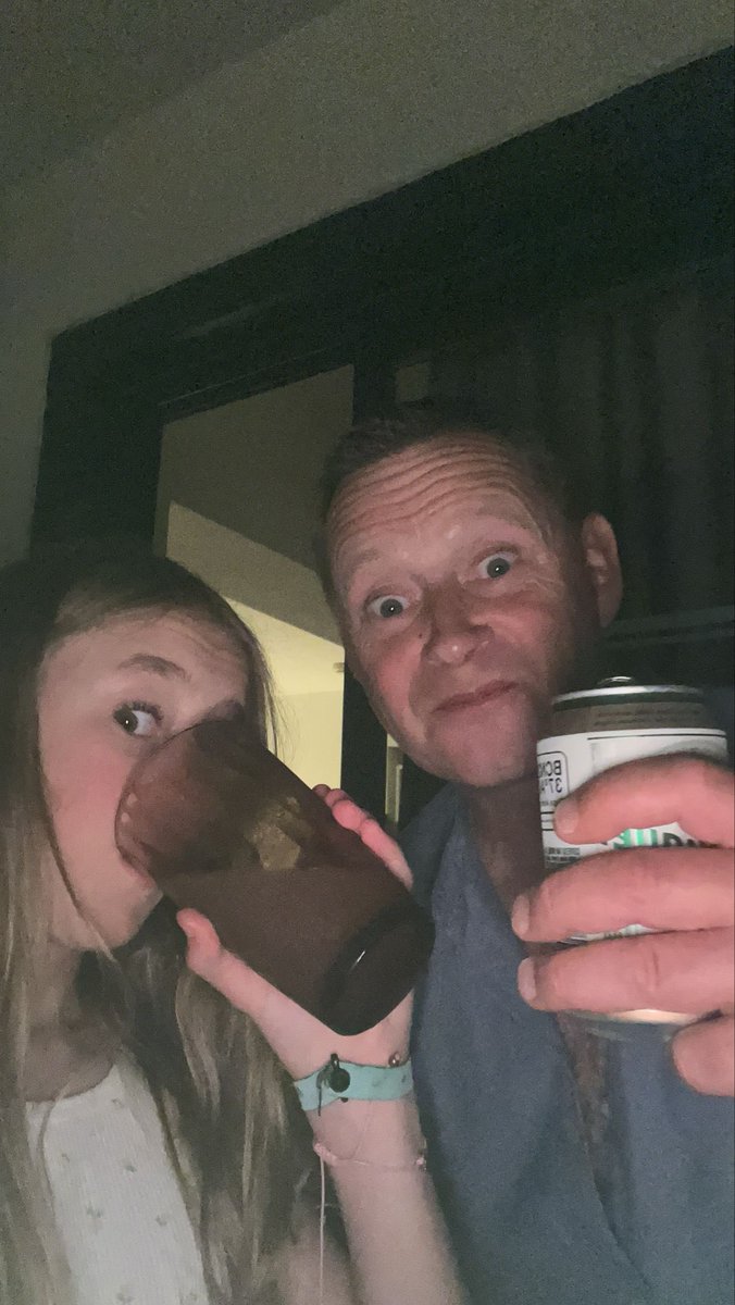 TimothyT70's tweet image. Balcony beers with miss Grace Daisy 😂🍺🍺🍺
