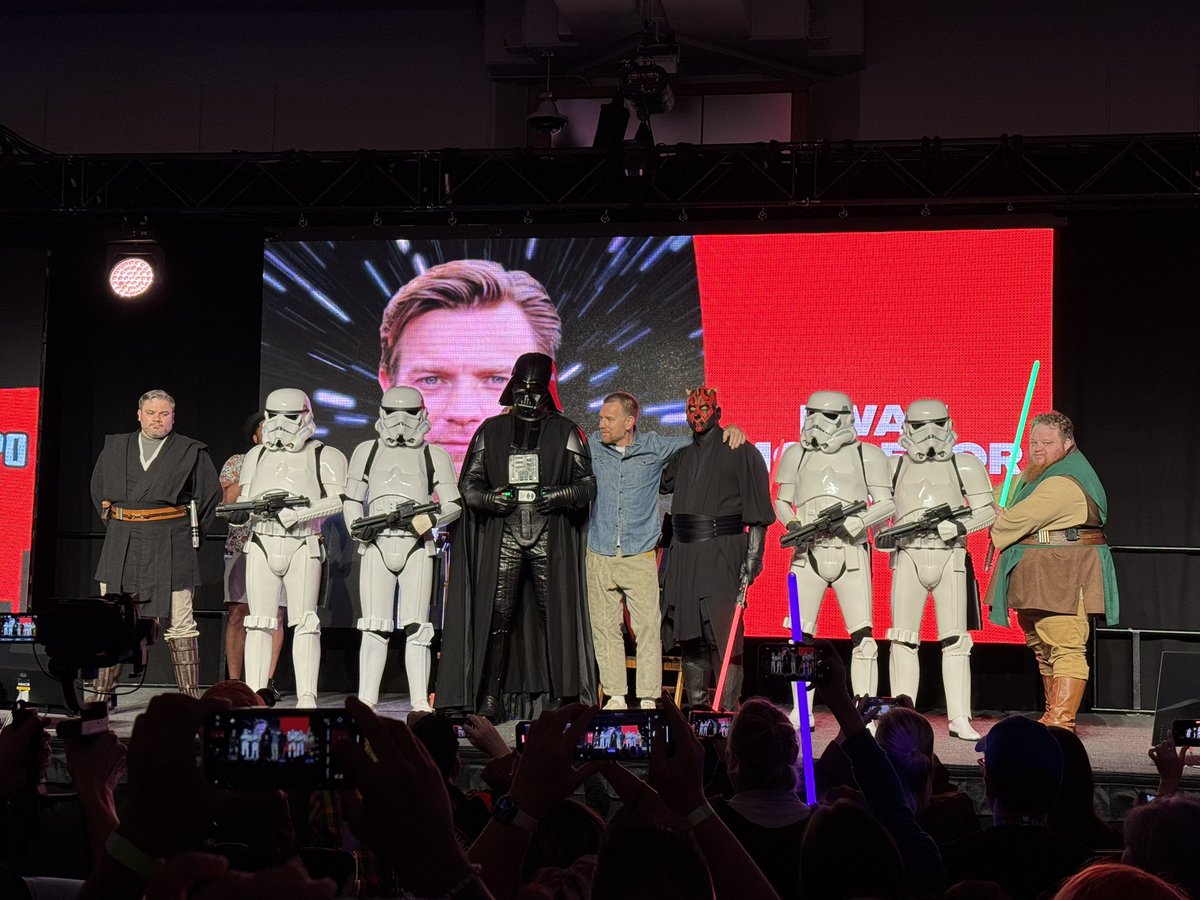 Agents of Fandom (@agentsfandom) on Twitter photo Weโre here at Ewan McGregor aka Obi Wan Kenobiโs panel here at FAN EXPO Canada hosted by <a href="/VantageInhouse/">๐๐ฝVictor Dandridge -- The HWMiC!</a>! Weโre here at Ewan McGregor aka Obi Wan Kenobiโs panel here at FAN EXPO Canada hosted by <a href="/VantageInhouse/">๐๐ฝVictor Dandridge -- The HWMiC!</a>!