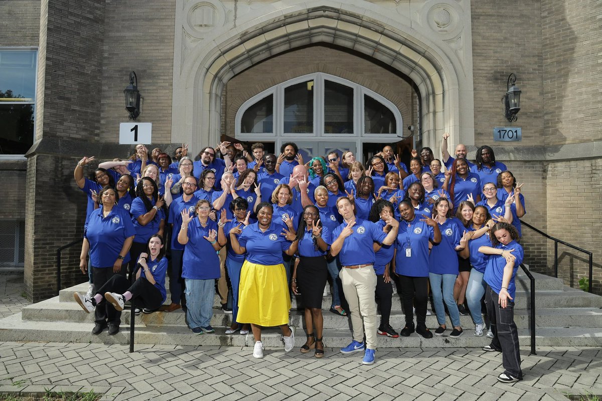 LatreseYounger's tweet photo. Found my pack. What a great first week! #WolfPack #Principalchronicles https://t.co/2QpNaqWVWM