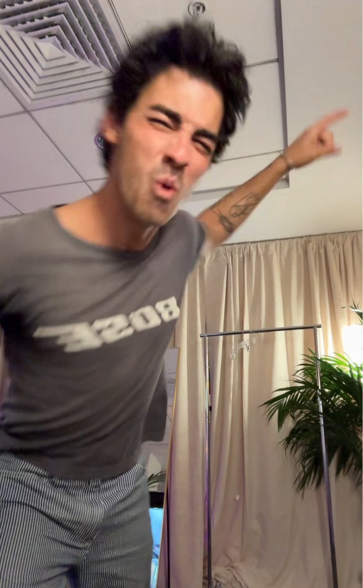 IVE BEEN IN MY BED SPENDING EVERY SECOND WISHING YOU WERE LYING ON MY CHESTTTTT