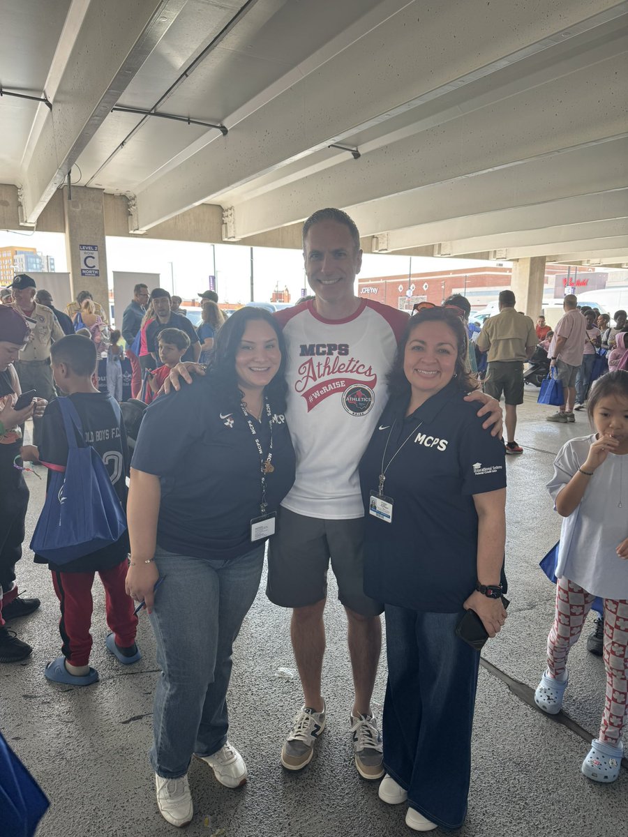 mcpsAD's tweet photo. Always fun times at the @MCPS Back to School Fair! So many students, caregivers, staff, and community partners! So blessed to live and serve in MoCo! We will continue Unleashing Potential and moving #MCPSforward! Have a great school year all! #WeRAISE Legends! @MCPSAthletics https://t.co/jkJ9IDeUo7