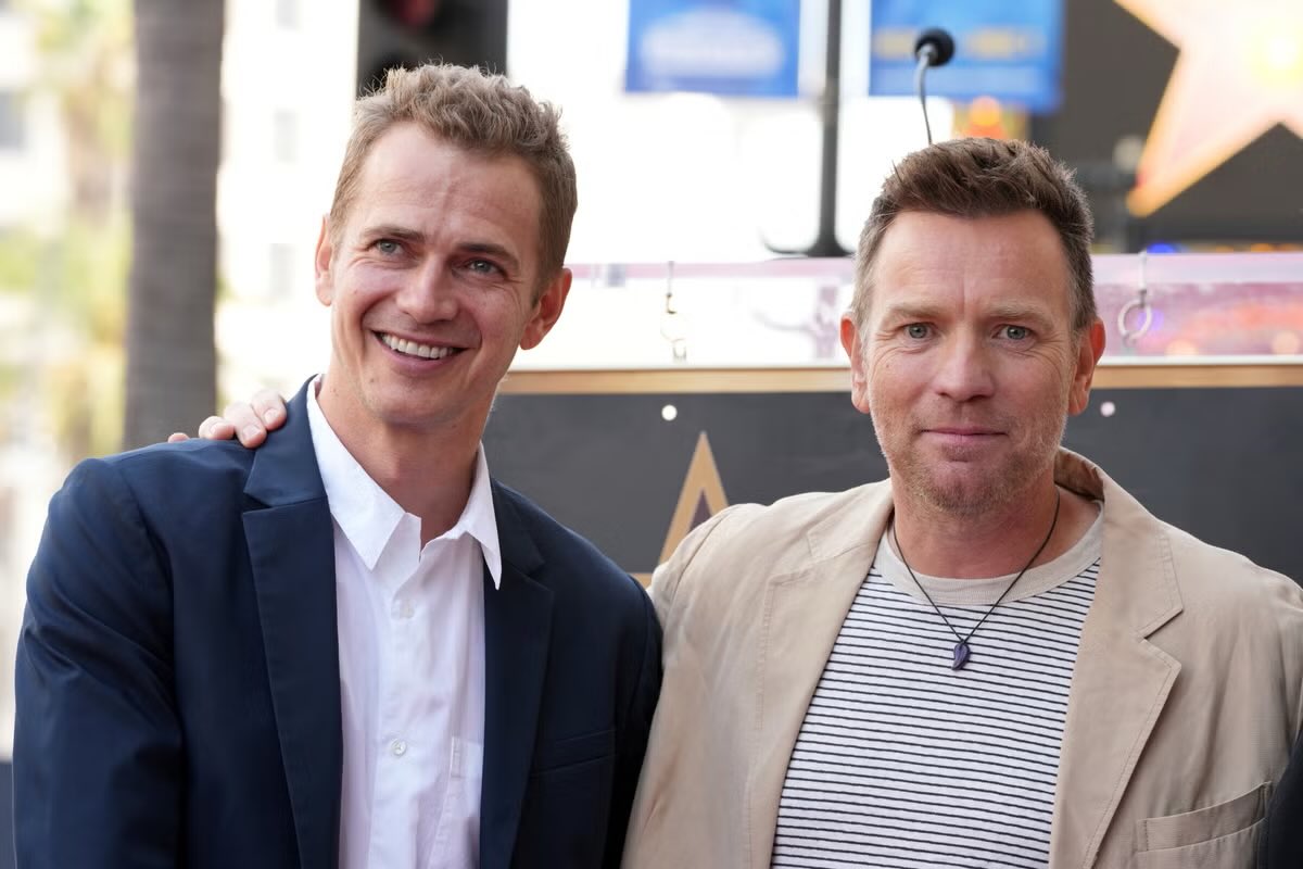 Agents of Fandom (@agentsfandom) on Twitter photo Ewan McGregor on Hayden Christensen.
โMy brother from another mother.โ
(via: <a href="/VantageInhouse/">๐๐ฝVictor Dandridge -- The HWMiC!</a> at FAN EXPO Canada) Ewan McGregor on Hayden Christensen.
โMy brother from another mother.โ
(via: <a href="/VantageInhouse/">๐๐ฝVictor Dandridge -- The HWMiC!</a> at FAN EXPO Canada)