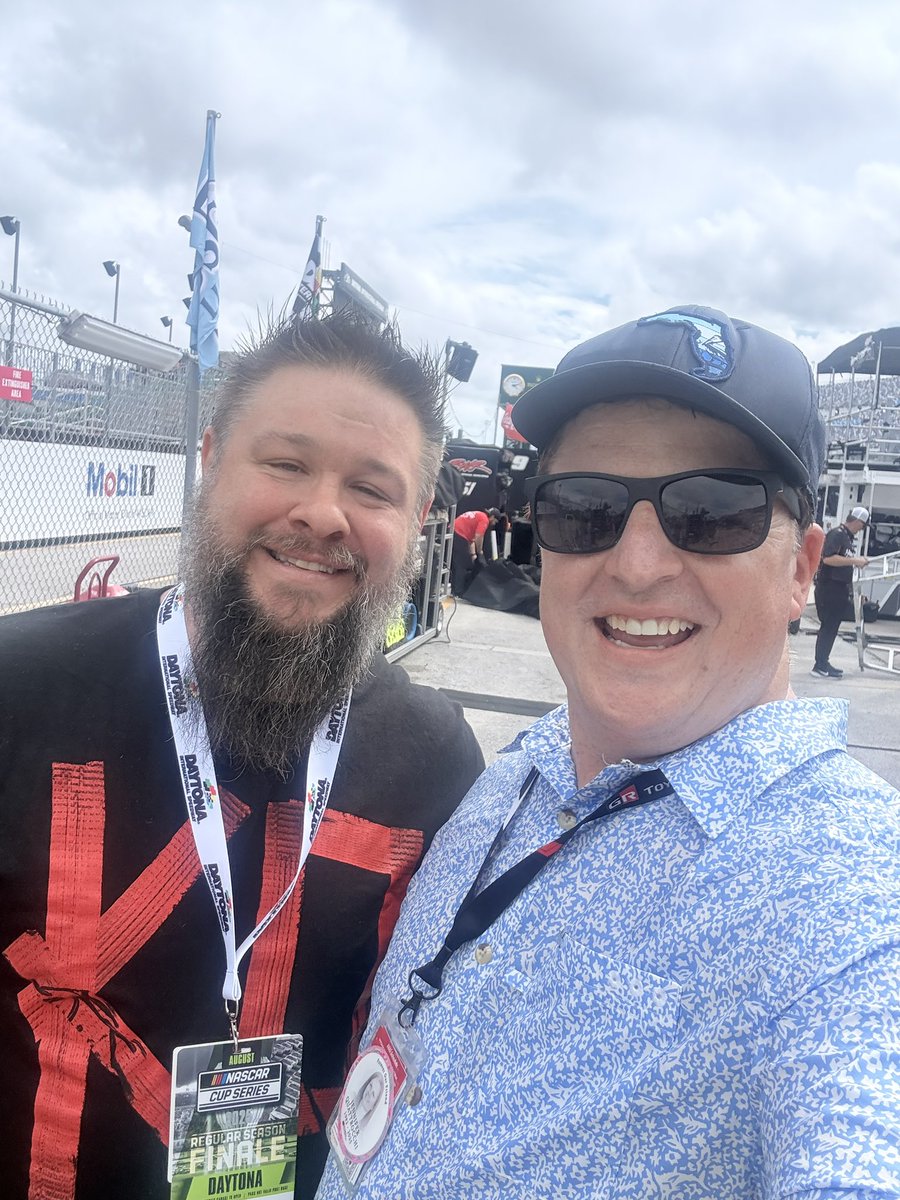 justinleiser's tweet photo. The Canadian Dream, Son of a Security Systems technician. @fightowensfight. Heal up soon! @WWE @WWEUniverse https://t.co/AZTMOWx18b