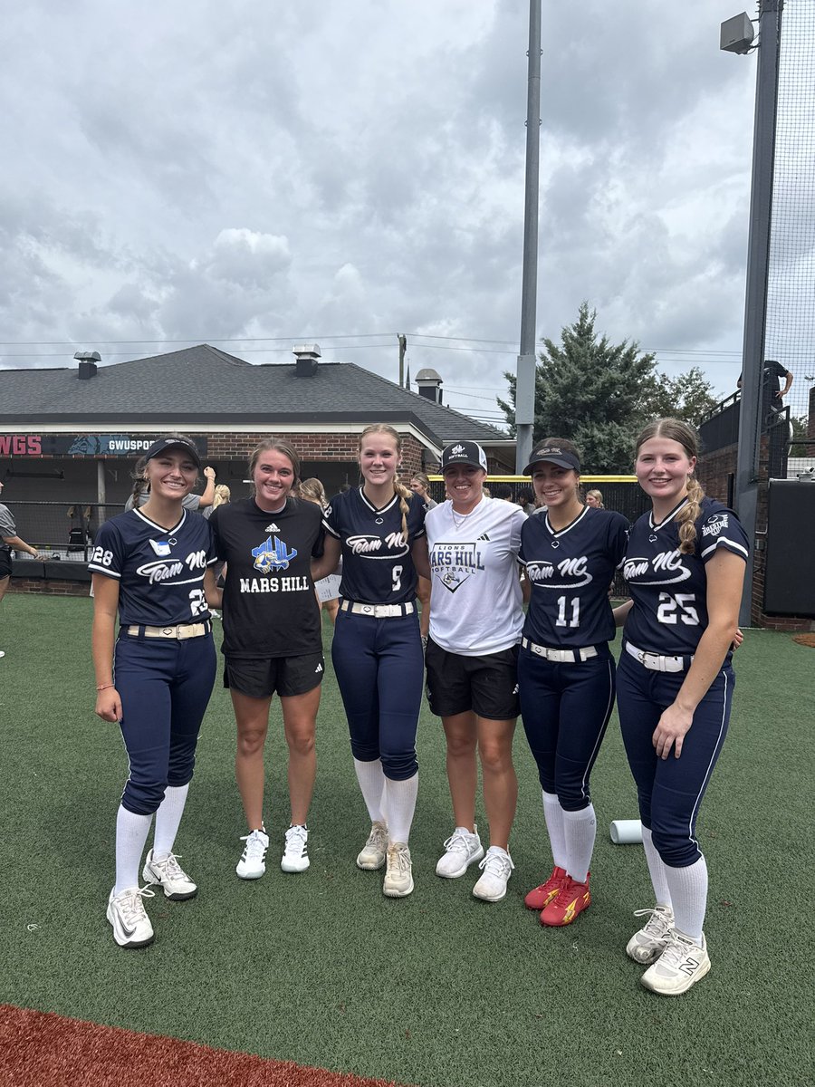 Ava Pariano tweet media