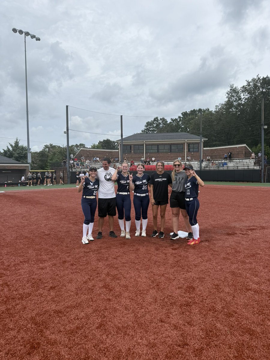 Ava Pariano tweet media