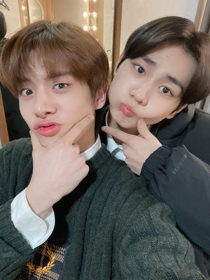 eu sempre serei uma grande fa dessa foto do jake e do jungwon