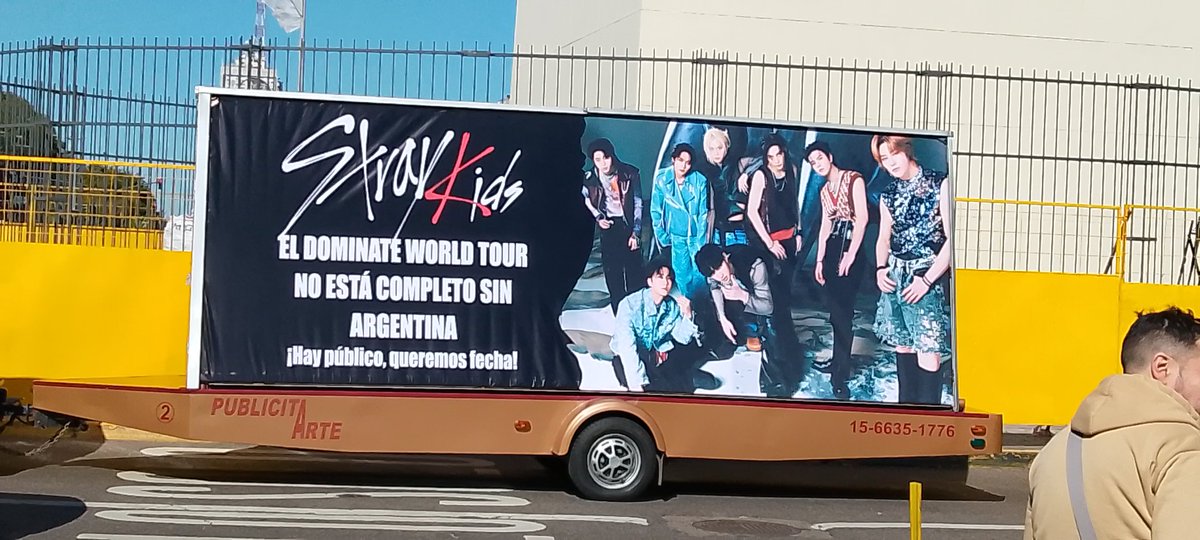 NataliSpense2's tweet photo. Dejo fotos!!
Hermoso fue ver esto en marcha !!
Gracias a tod@s los que han ayudando y colaborado con esto.🫂

@Stray_Kids  
QUEREMOS QUE VENGAN ARGENTINA!! https://t.co/FfzPEYywY4