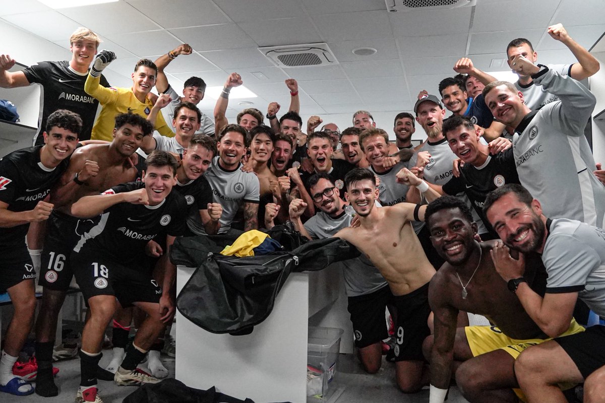 😍 Quina nit, 𝒕𝒓𝒊𝒄𝒐𝒍𝒐𝒓𝒔 🔚

#RealZaragozaAndorra
