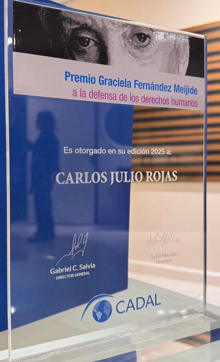 Nicmer Evans (@nicmerevans) on Twitter photo A mí hermano de luchas y compañero de <a href="/ConsensoEspacio/">Espacio Consenso</a> <a href="/CarlosJRojas13/">Carlos Julio Rojas</a> le otorgaron hoy este premio, y estoy convencido que pronto estará libre para recibirlo personalmente. A mí hermano de luchas y compañero de <a href="/ConsensoEspacio/">Espacio Consenso</a> <a href="/CarlosJRojas13/">Carlos Julio Rojas</a> le otorgaron hoy este premio, y estoy convencido que pronto estará libre para recibirlo personalmente.