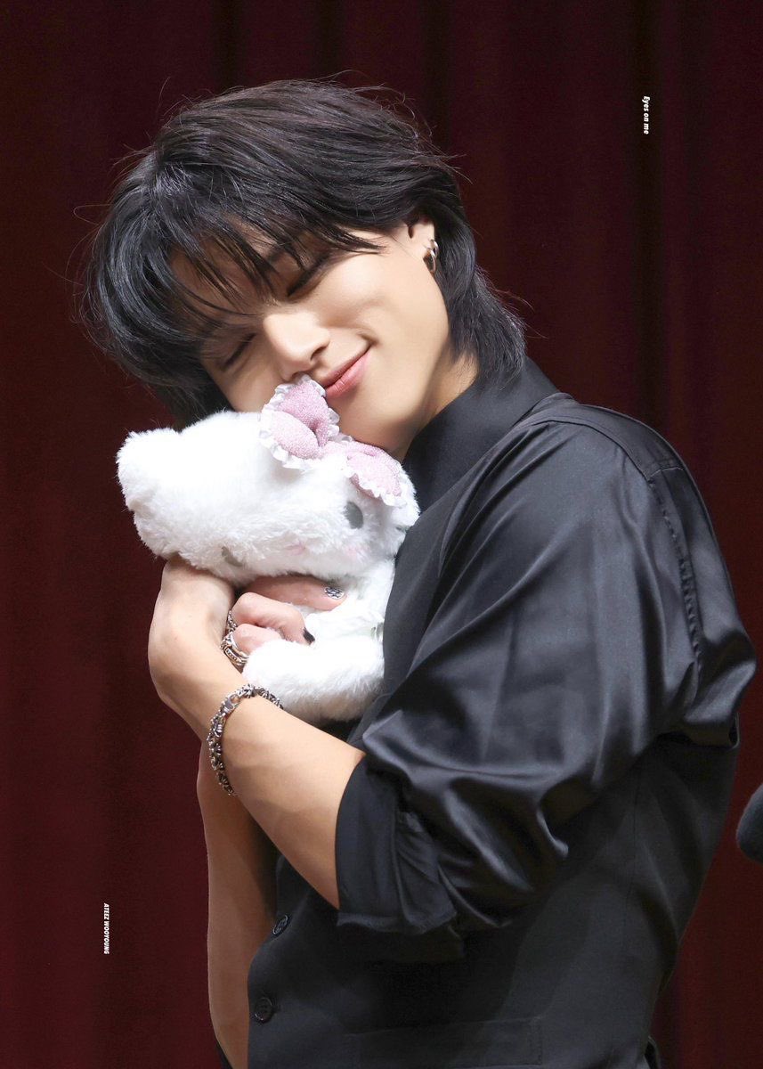 BLOXDBATH's tweet image. If you seen my Khitryy send him back to me, my address is on his collar. Thank you. @p0ltxrgeist