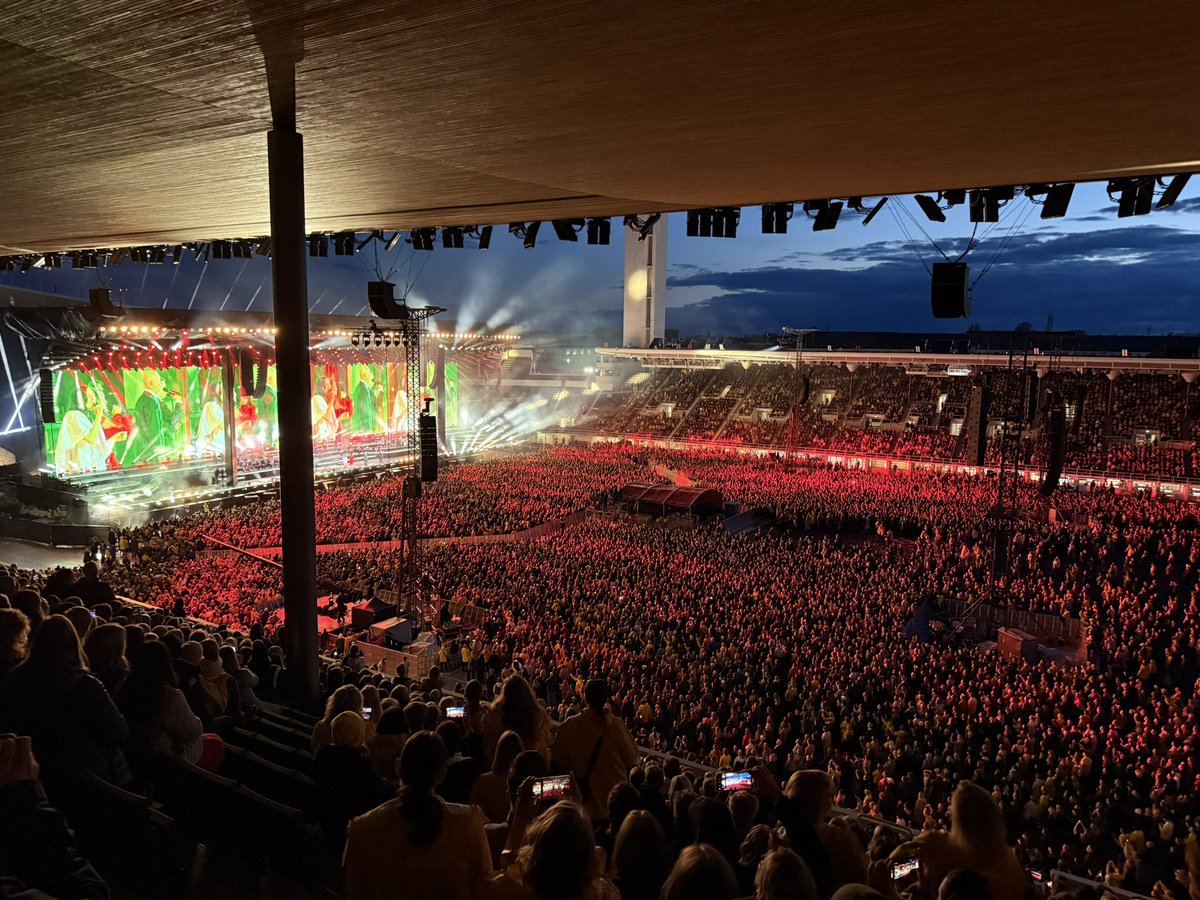 A concert on my birthday? Don't mind if I do :3