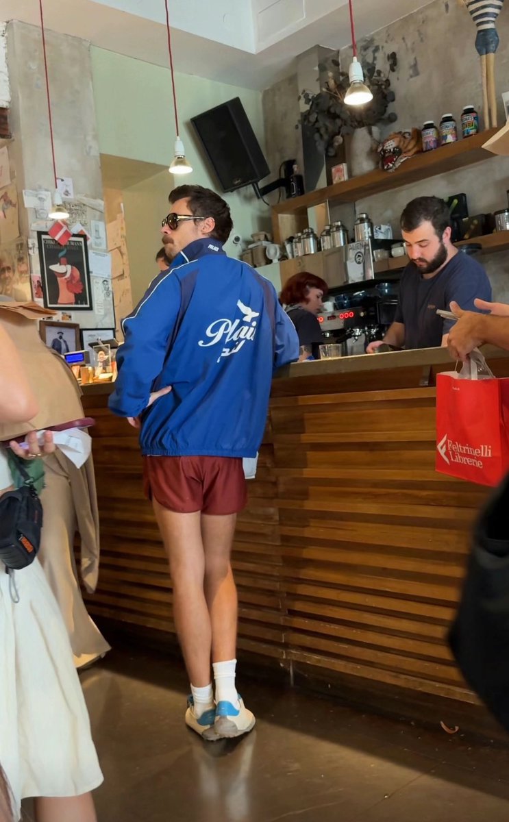 acervolarrybr's tweet image. alguém ainda dúvida que o louis comeu a bunda dele?