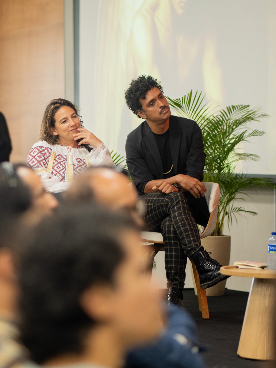 Con la participación de referentes internacionales y nacionales, y artistas de alto nivel, la #CumbreDelJaguar nos mostró que la IA debe ser pensada como un problema humano y cultural.
Revívela aquí 👉 youtu.be/8zS9f_yltgE